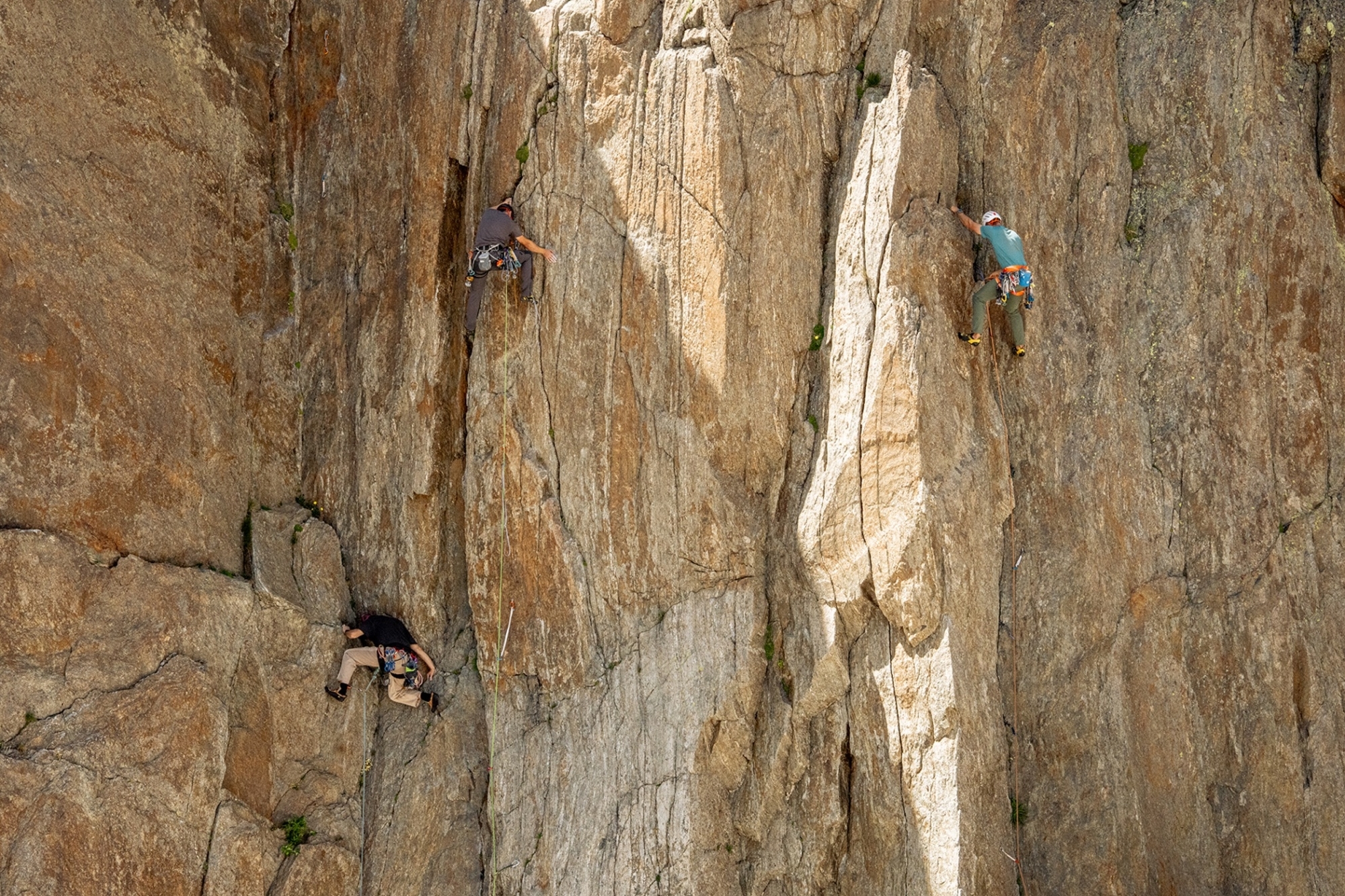 GRIMPER EN TETE – ESCALADE ROCHER