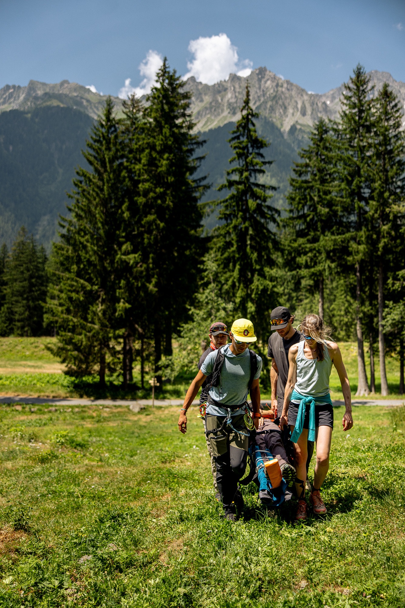 FIRST AID AND BASIC RESCUE WITH LA CHAMONIARDE