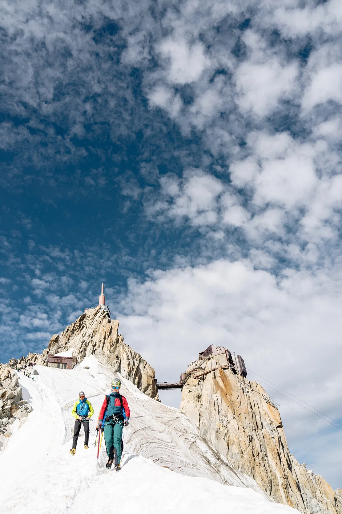 TAKE YOUR FIRST STEPS IN MOUNTAINEERING