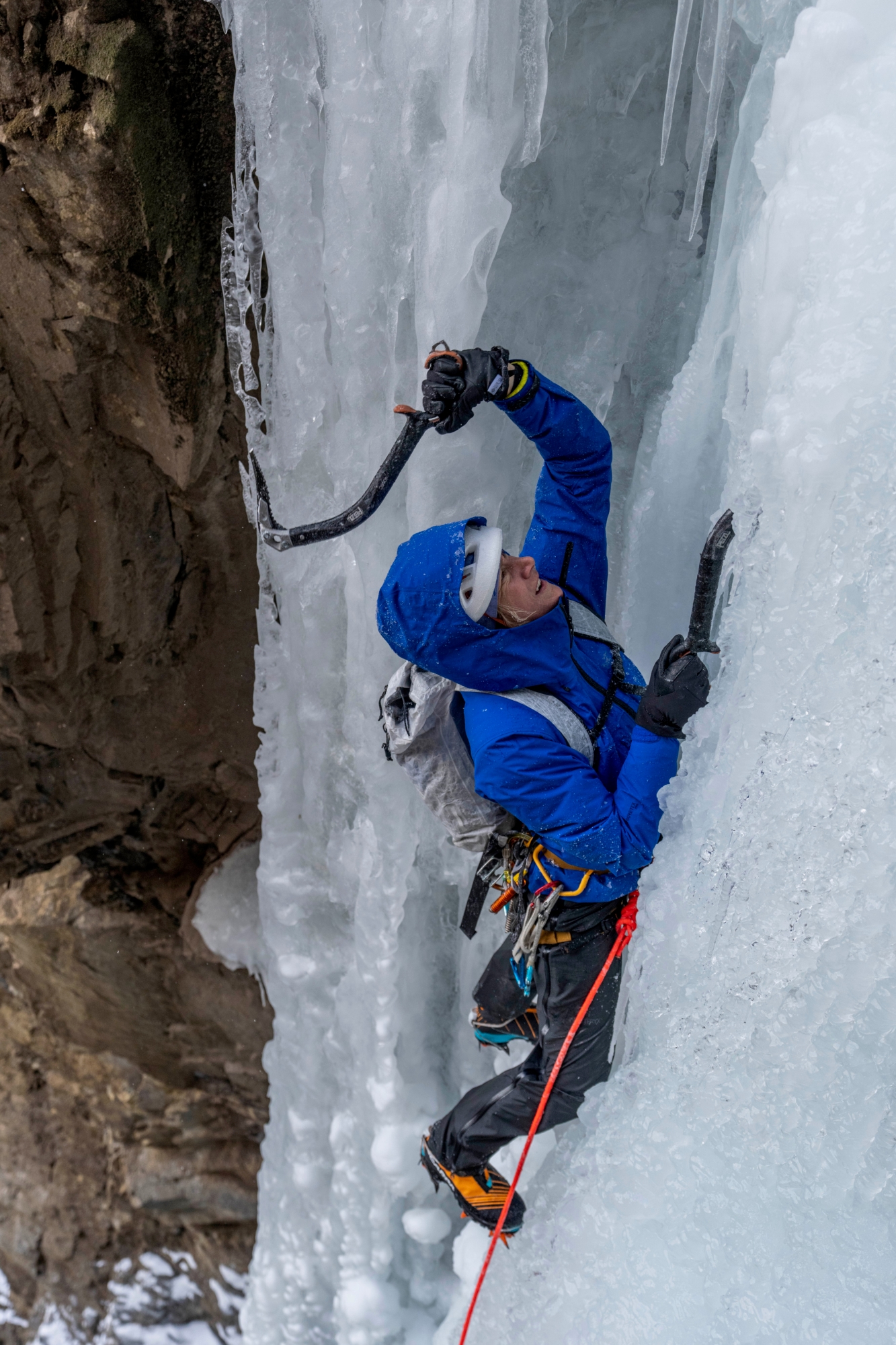 CASCADE DE GLACE POUR FEMMES AVEC SARAH HUENIKEN